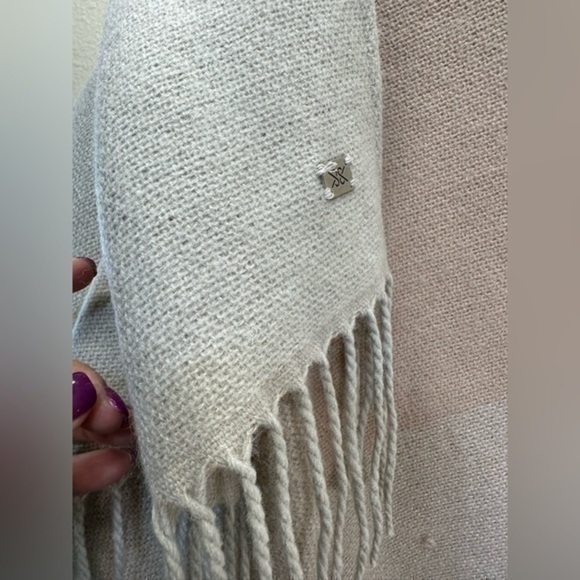 Soia & Kyo Woven Scarfigan With Fringe Scarf Cardigan Wrap - Picture 8 of 11